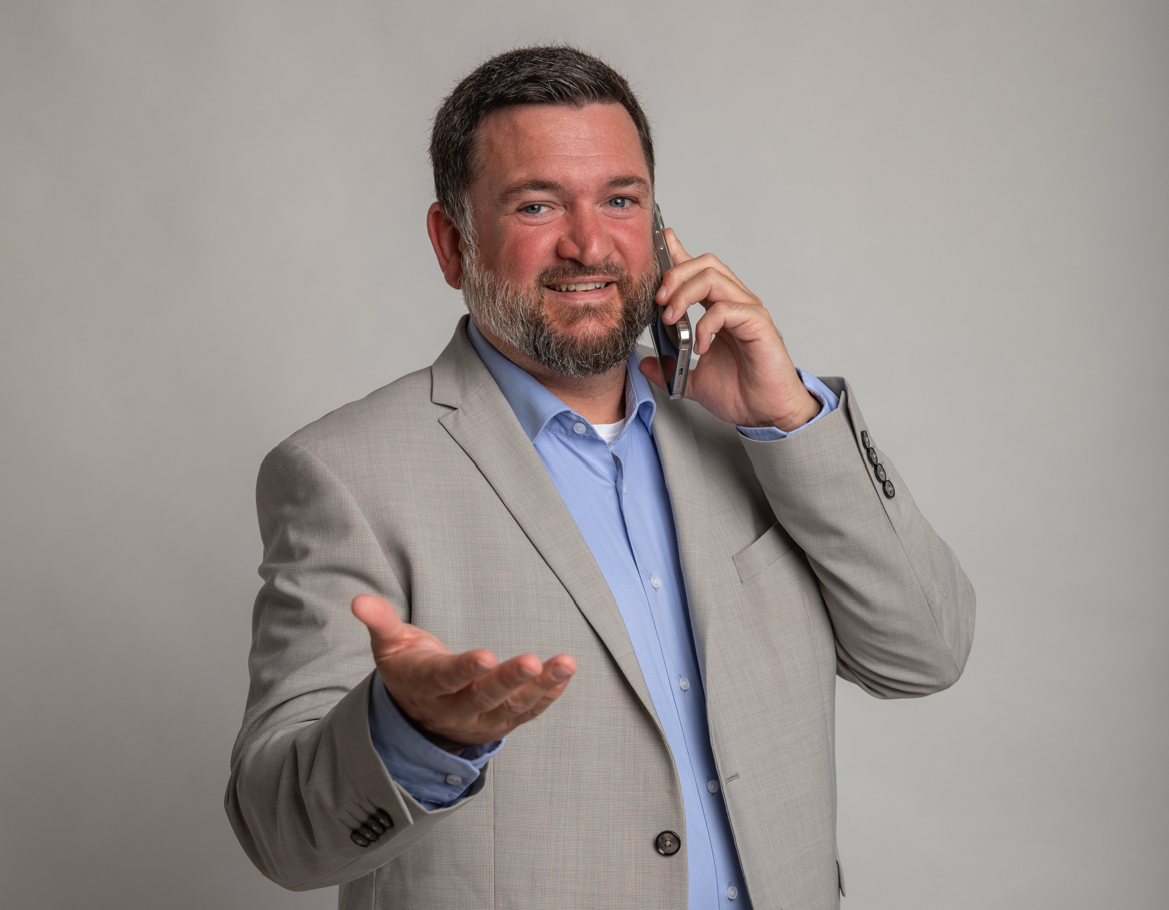 mittelstand-geschaeftsmann-am-telefon